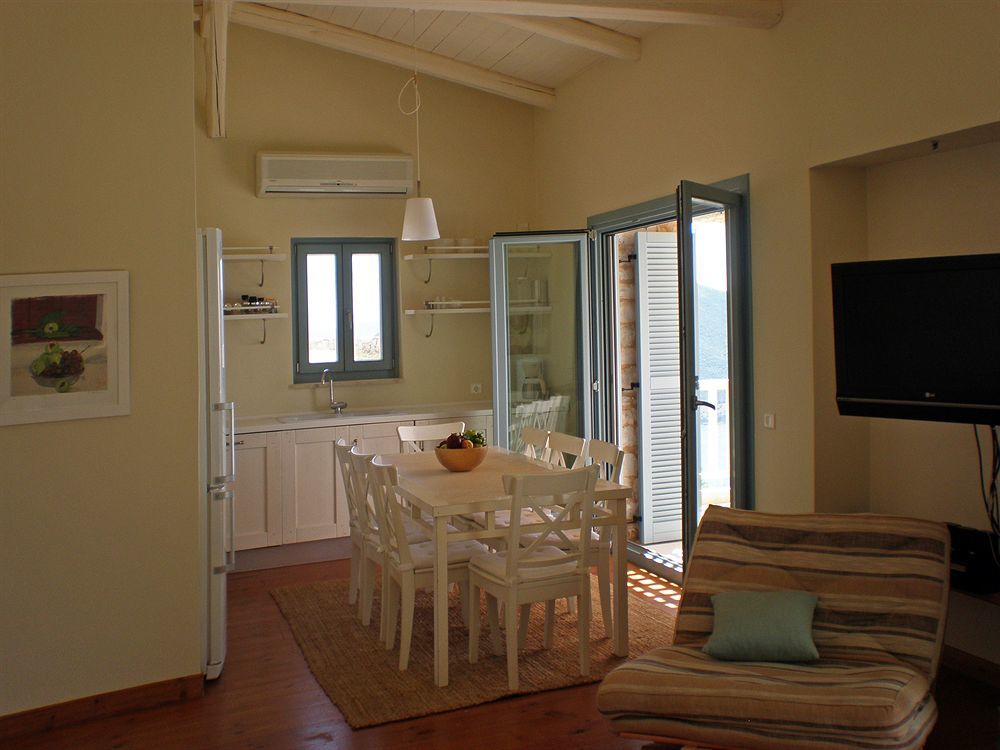 Urania Luxury Villas Pondi Exterior photo